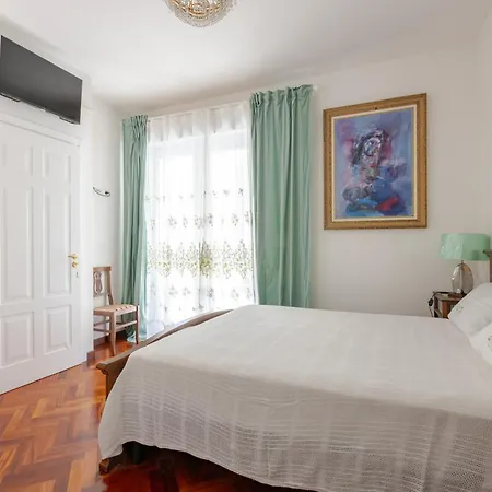 Casa Bianca 1 *